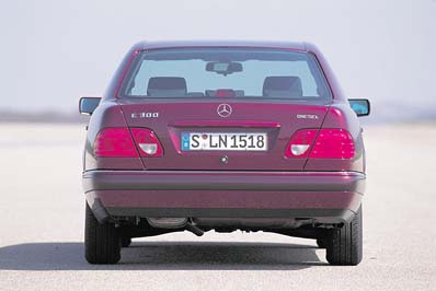 Mercedes-Benz E-Class (кузов W210), исполнение Elegance, модель 1995 г.